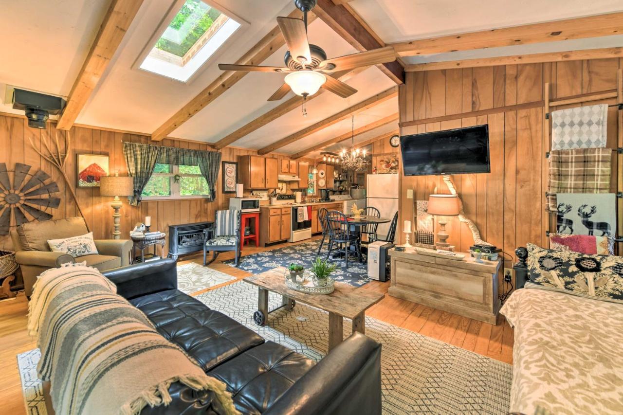 Tranquil Creekside Cottage With Deck And Lanai Franklin Exterior photo
