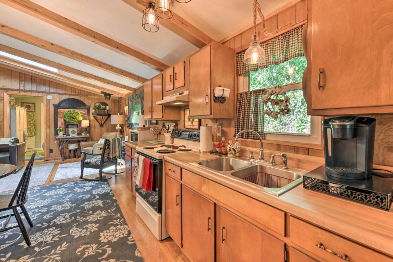 Tranquil Creekside Cottage With Deck And Lanai Franklin Exterior photo
